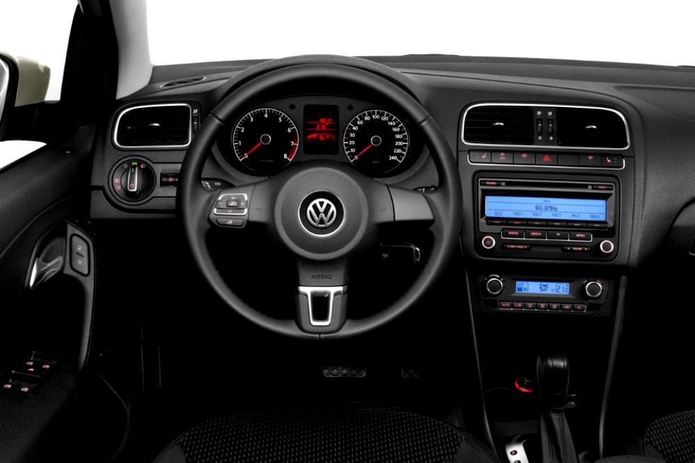 Volkswagen Polo Sedan 2010 #20