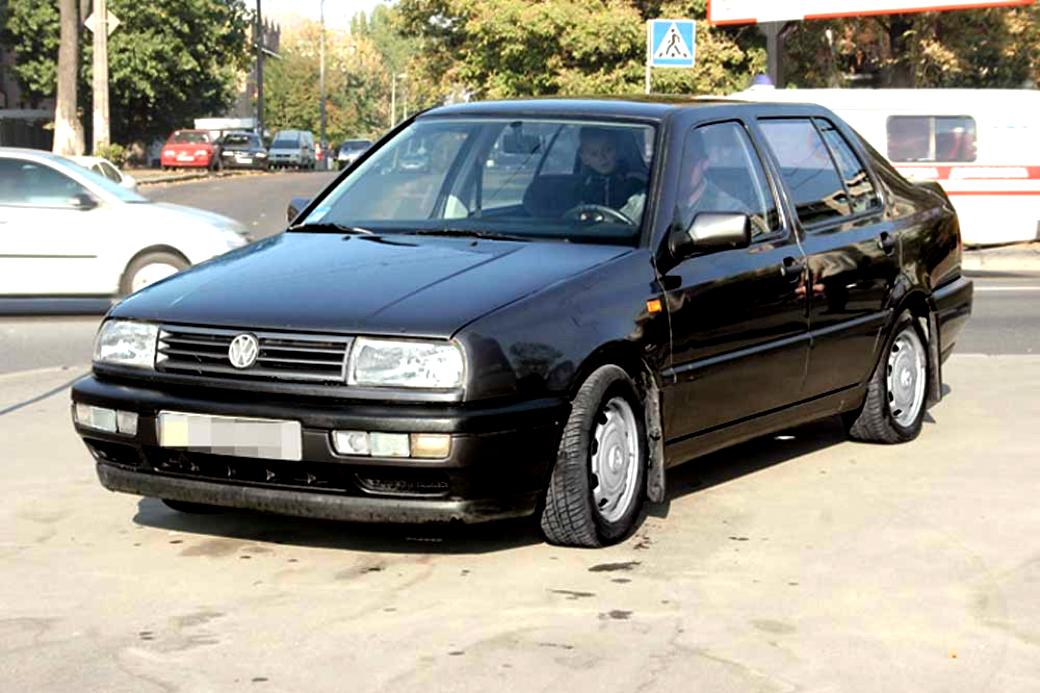 Volkswagen Vento/Jetta 1992 #13