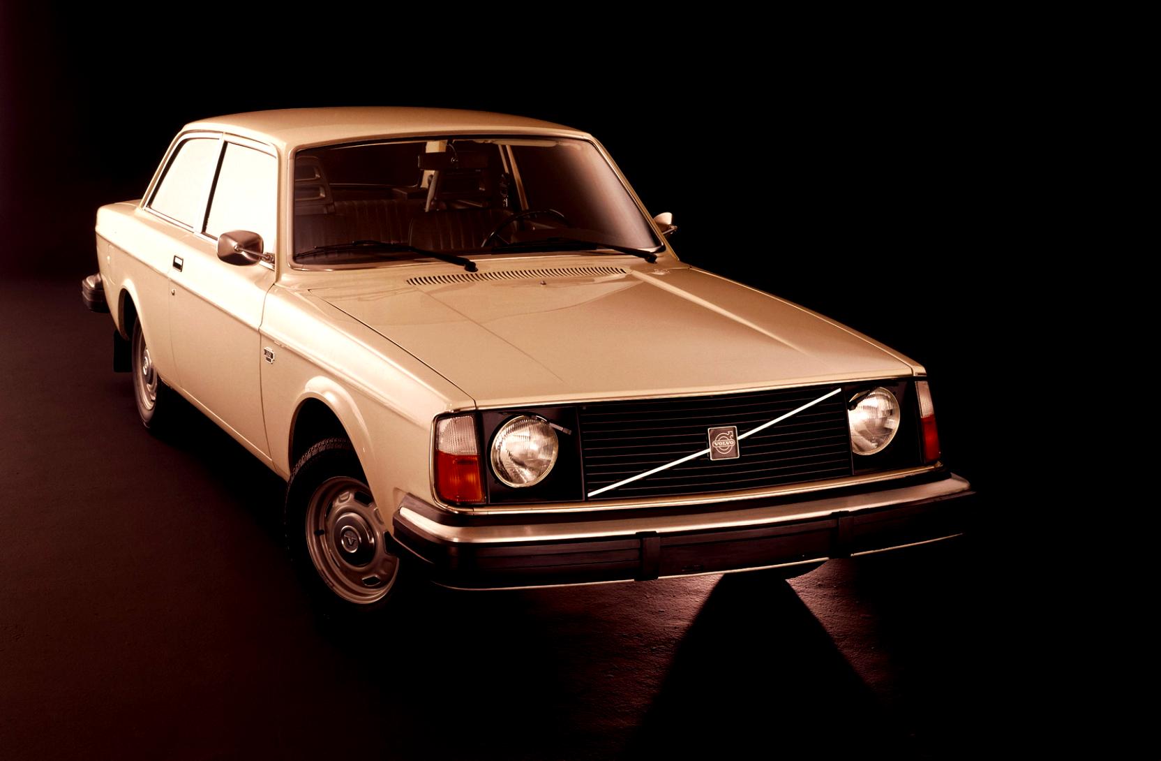 Volvo 262 1975 #8