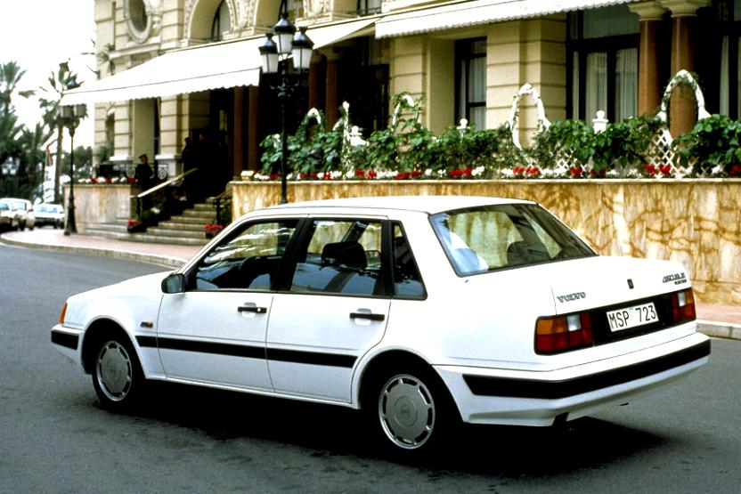 Volvo 460 1990 #1